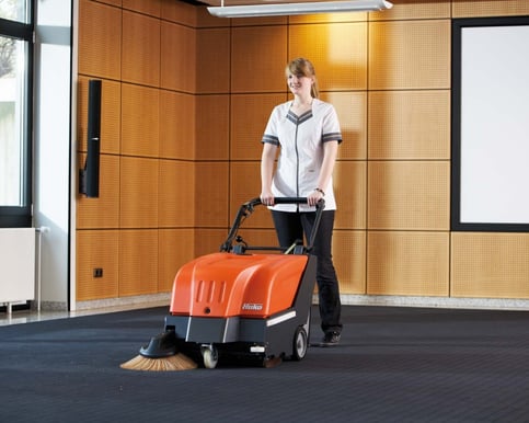 Sweepmaster-B-P650-Battery-or-Petrol-Floor-Sweeper-2