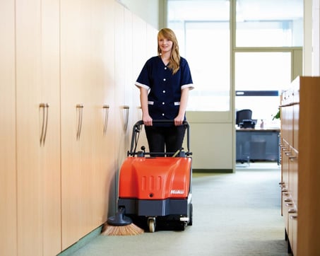 Sweepmaster-B-P650-Battery-or-Petrol-Floor-Sweeper-3